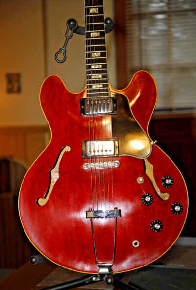 1969 Gibson ES-335 DCC  Vintage Guitar Cherry