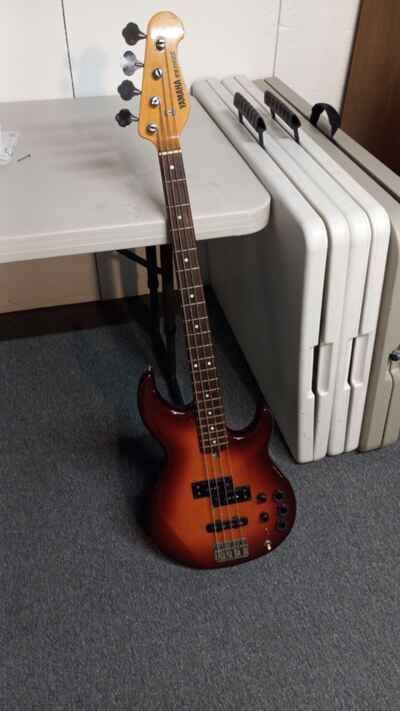YAMAHA BB1100S BASS GUITAR SUNBURST W / CASE  1984 Vintage