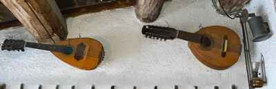 DOS MANDOLINAS ANTIGUAS Y DOS LÁMPARAS ANTIGUAS. ESPAÑA. SIGLO XIX