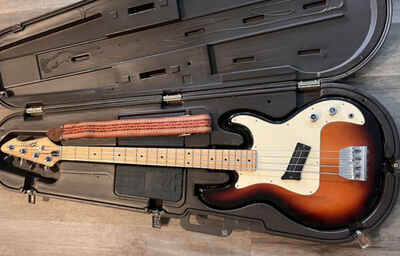 Peavey T-20 Bass Guitar, 4 String  1982 s / n, OHSC  W /  ORIGINAL CASE & STRAP