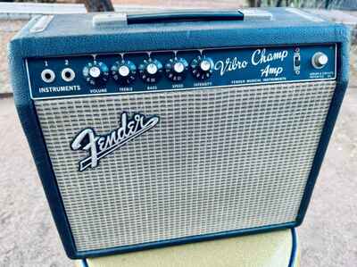 Vintage Fender Vibro Champ 6-Watt 1x8" Guitar Combo Amp 60s