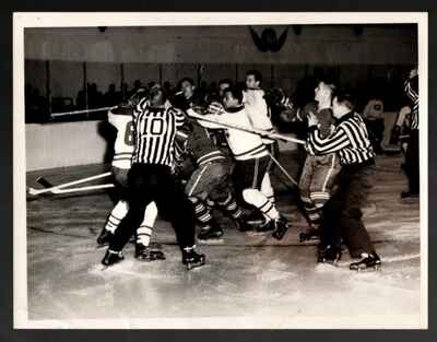 1950s Original Canadiens Maple Leafs Scuffle Game Photo Tim Horton Geoffrion!