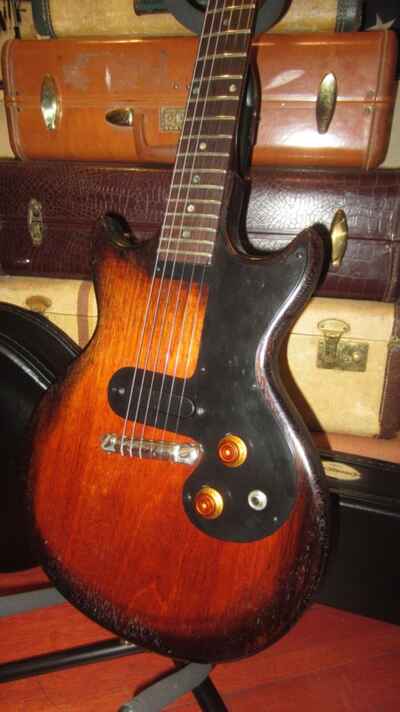 Gibson Melody Maker Electric Guitar >> Vintage Guitar and Bass
