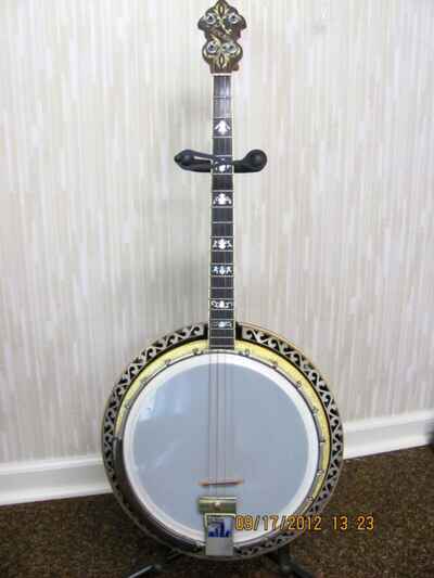 Vintage Weymann Banjo Circa 1920 and original case.