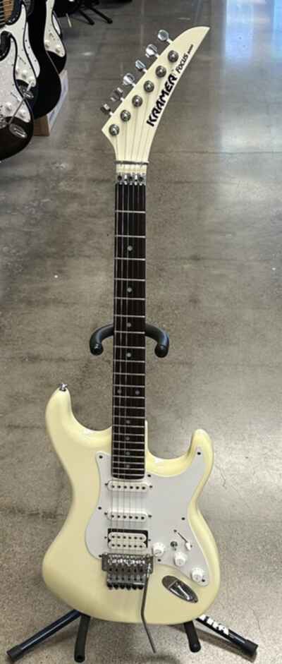 VINTAGE KRAMER ELEC GTR FOCUS 3000 WITH KRAMER HARDSHELL CASE (P09021989)