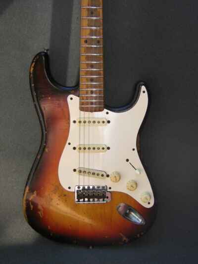 Vintage FENDER 1958 Stratocaster 3 Tone Sunburst Pre CBS Electric Players Guitar