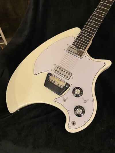 Ovation Breadwinner Guitar 1973-1974 - White