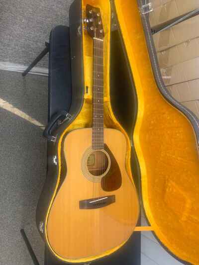 Vintage Yamaha FG-200 Acoustic Guitar w / Original Case. 1975 ish. XLNT. Condition