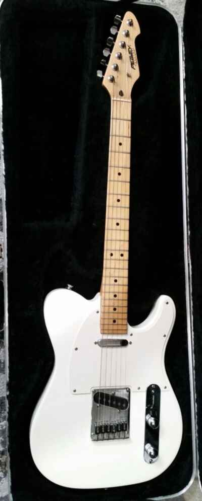 Peavey Reactor Guitar White with Peavey hard case.