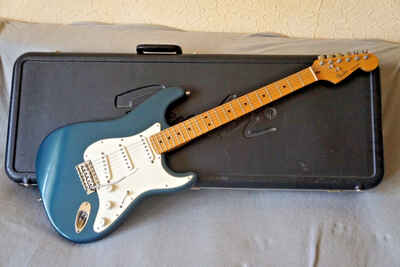 FENDER  /  USA Stratocaster 1984 + OHSC