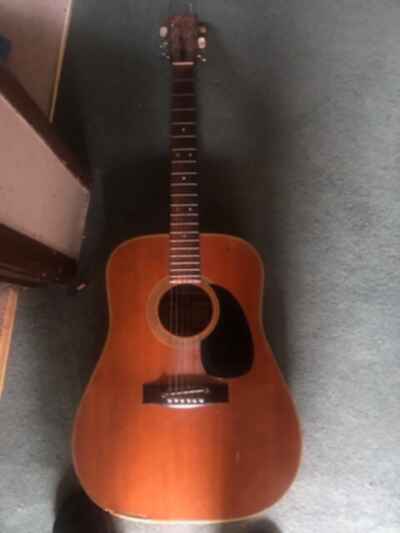 guitar 1974 F65 Fender acoustic -  slight damage to lower front rim of soundbox
