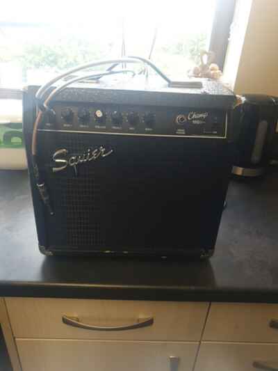 Vintage Fender Squire Champ 15G 230V 45W Guitar Amplifier + Fender Cable