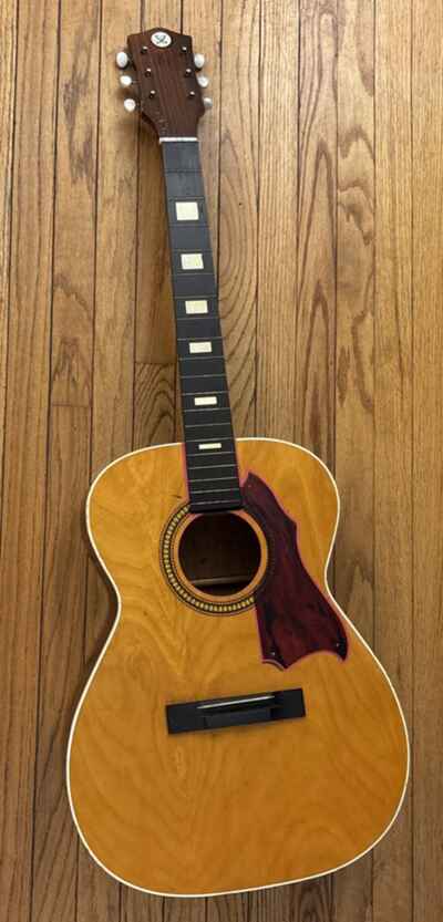 silvertone acoustic guitar 319 1212 Vintage 1970 from Sears and Roebuck