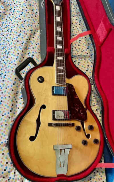 Early 80s Antoria H794 Jazzstar - Natural & Hard Case