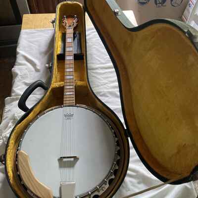 Vintage Conqueror 4 String Banjo Mint Condition with nice case!!!