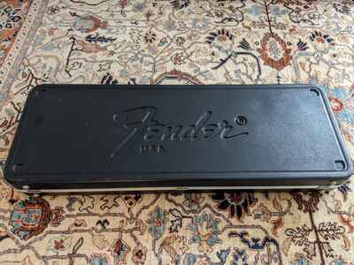 Late 1970 s / 80 s Fender Stratocaster Hard Case - Vintage and in GREAT condition