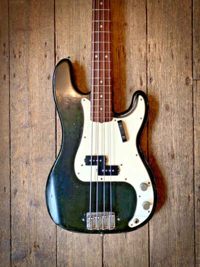 1972 Fender Precision Bass in Black / RW Fingerboard with original hard Case