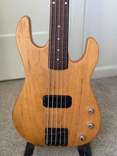 Vintage Late 80??s Early 90??s USA B C. Rich Turbo V 5 String Fretless Bass *READ