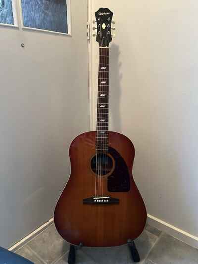 Epiphone Inspired by 1964Texan FT-79 Vintage Cherry Sunburst acoustic guitar