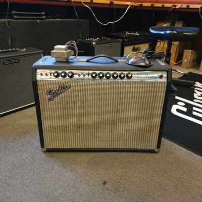 Used Fender Vibrolux Reverb 1975 w / Footswitch and Cover