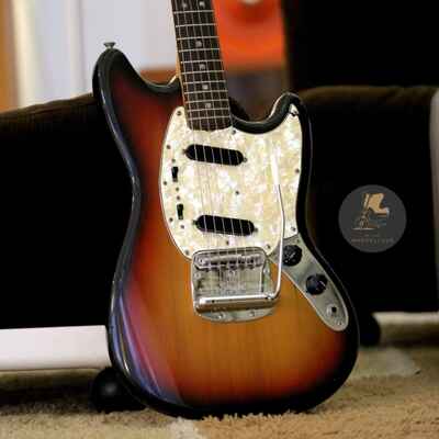 Vintage 1973 Fender Mustang Sunburst E-Gitarre