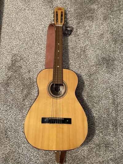 1973 Spanish Morena New Style No N-102 Acoustic Guitar w / Fender Strap * Rare *