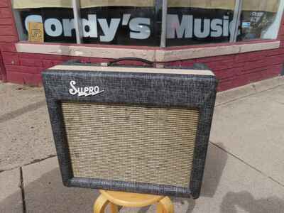 SUPRO 1962 COMBO 1-15" SPEAKER  1696T  25 WATT TUBEAMPLIFIER  by VALCO ORIGINAL