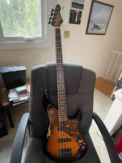Aria Pro II Avante Series - 4 String Bass Guitar w /   Carry Case + 4 New Strings