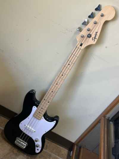 USED FENDER SQUIER BRONCO BASS 4 STRING BLACK RIGHT HANDED GUITAR (QUI003277)