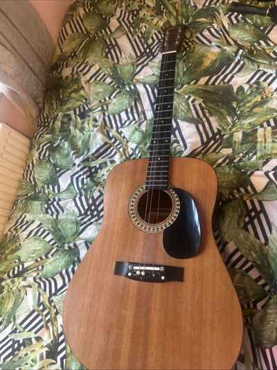 Avon Acoustic guitar (comes with case)