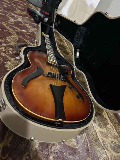 Vintage Hofner  Sunburst Semi-Hollow Body Electric Guitar with Case
