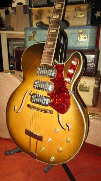 Vintage 1961 Silvertone 1429 Hollowbody Electric Sunburst w /  Deluxe Hard Case