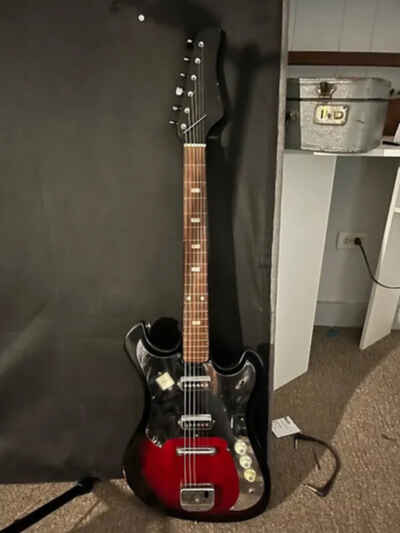 MIJ  1960s electric guitar unbranded, 2 pickups, tremolo bridge