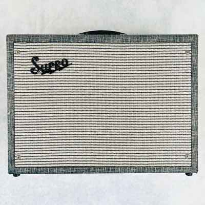 Supro Model 16T 1x8" Combo 1966 - Silver