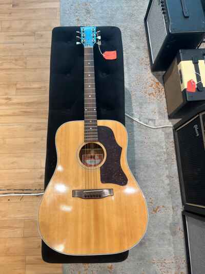 Gibson J-50 Deluxe 1970s