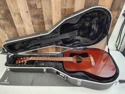 Vintage 1976 Guild D25M Dreadnought Acoustic Guitar With Hard Shell Case.
