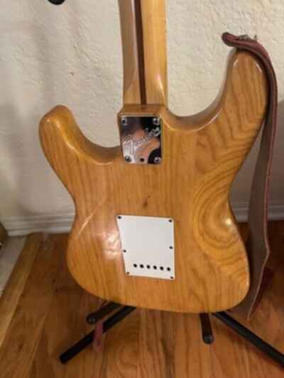 guitar Fender Stratocaster 1984 Made in U S. Blonde Natural wood finish locking