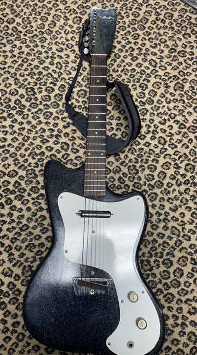 VINTAGE 1967 Danelectro Silvertone 1451