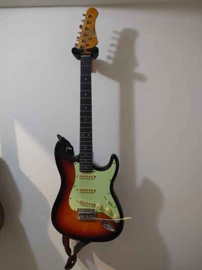 chitarra elettrica eko con amplificatore marshall