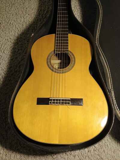 1970 Ventura Bruno Model 1586 Japanese Classical Acoustic Guitar w /  Case
