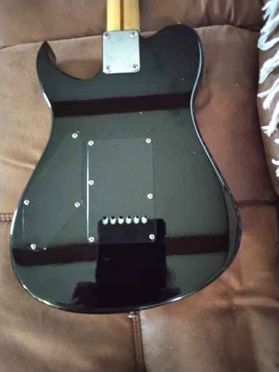 1971-1972 squier Bullet, Black Good Condition, Plays good. With Case.