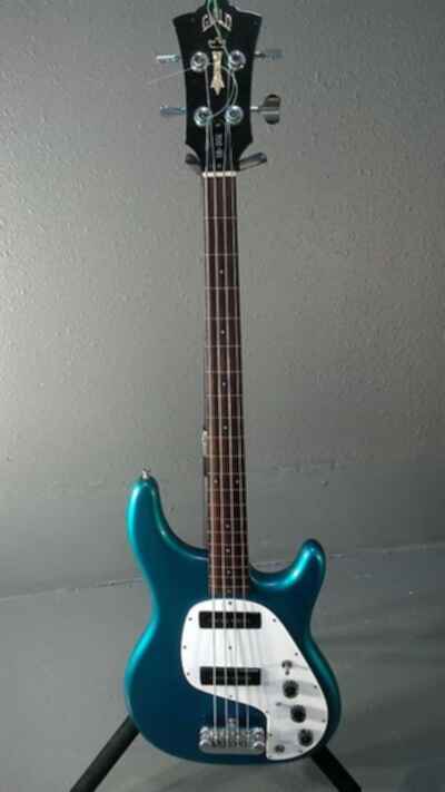 1980s Guild SB-202 Bass (used)