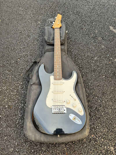 Guitare électrique Vandek Vintage 1980+housse+accessoires