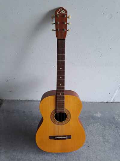 chitarra acustica  marca EKO, modello Studio L, sei corde. In ottimo stato .