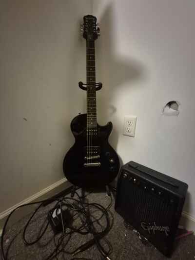 Electric Guitar Perfect Condition All But One Thing Is There (Pick) One Pick